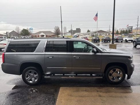 Used 2018 Chevrolet Suburban LT w/ LT Signature Package image 7
