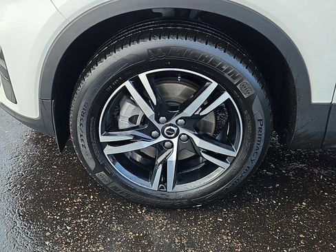 Used 2024 Volvo XC40 B5 Core image 28