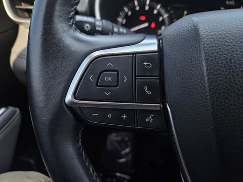 Used 2020 Toyota Highlander XLE image 19