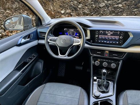 Used 2023 Volkswagen Taos SE w/ Panoramic Sunroof Package image 5