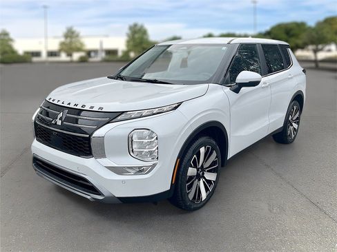 New 2025 Mitsubishi Outlander SE image 3