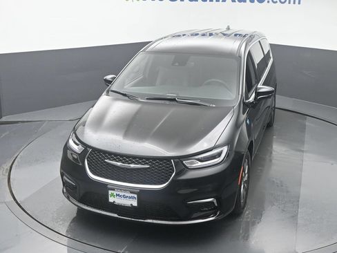 Used 2025 Chrysler Pacifica Select FWD image 34