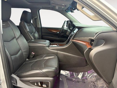 Used 2018 Cadillac Escalade ESV Luxury image 7