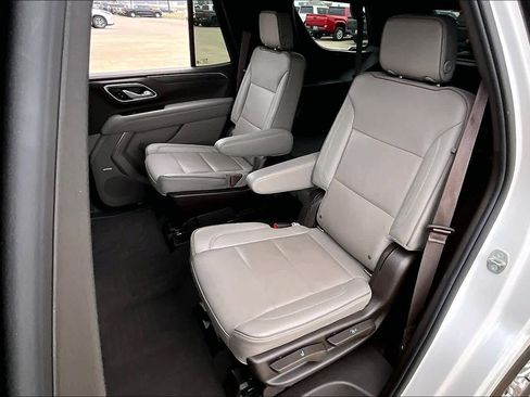 Used 2022 GMC Yukon SLT w/ SLT Premium Package image 38