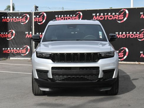 Used 2024 Jeep Grand Cherokee L Laredo image 2