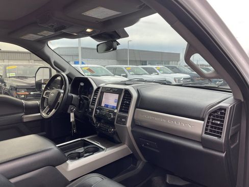 Used 2021 Ford F250 Lariat w/ FX4 Off-Road Package image 18