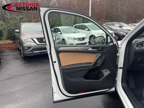 Used 2024 Volkswagen Tiguan SE image 37