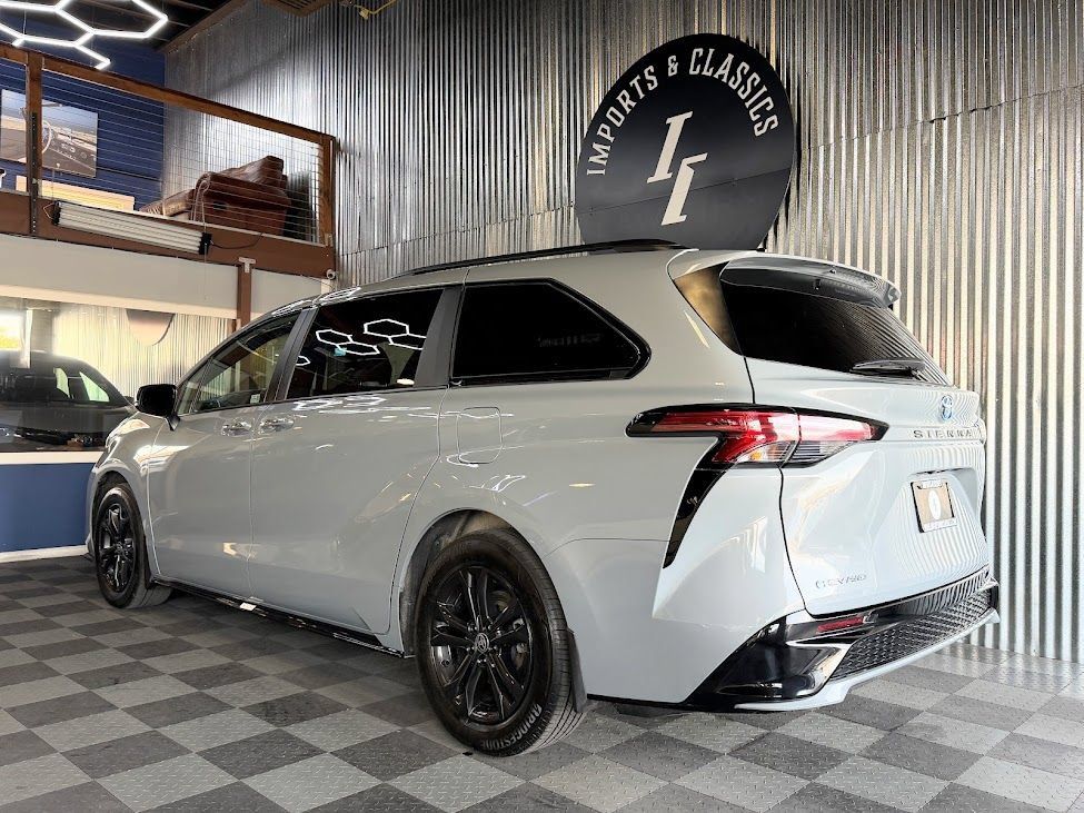 Used 2025 Toyota Sienna XSE AWD/4WD image 3