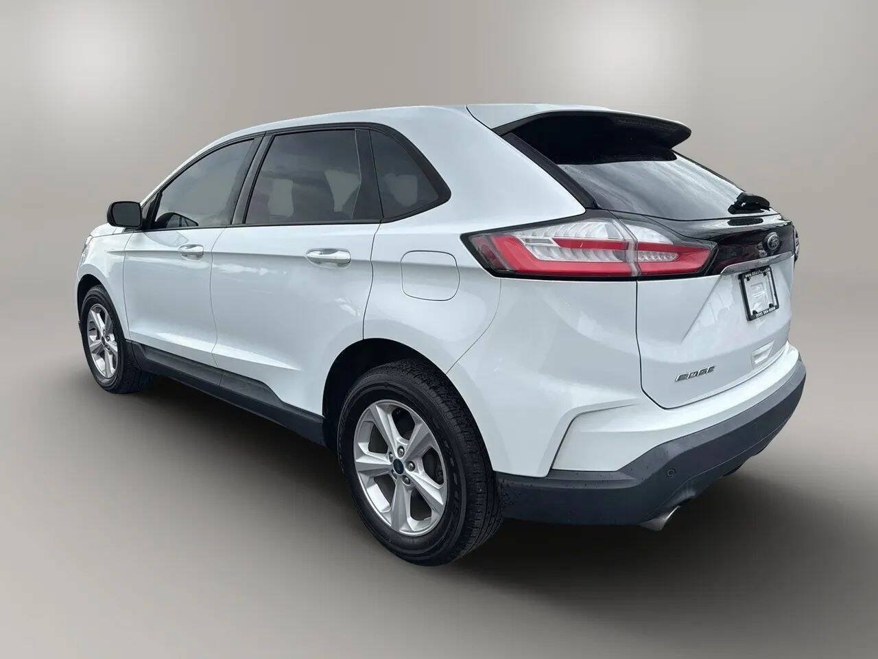 Used 2020 Ford Edge SE FWD image 5