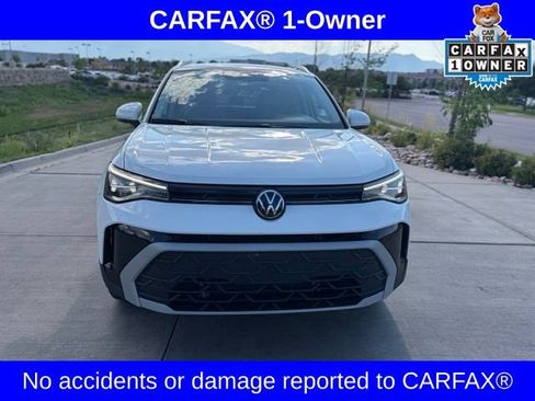 Used 2025 Volkswagen Taos SE AWD/4WD image 2
