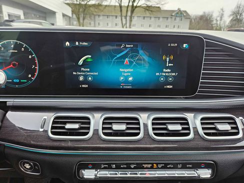 Used 2020 Mercedes-Benz GLS 450 4MATIC image 30