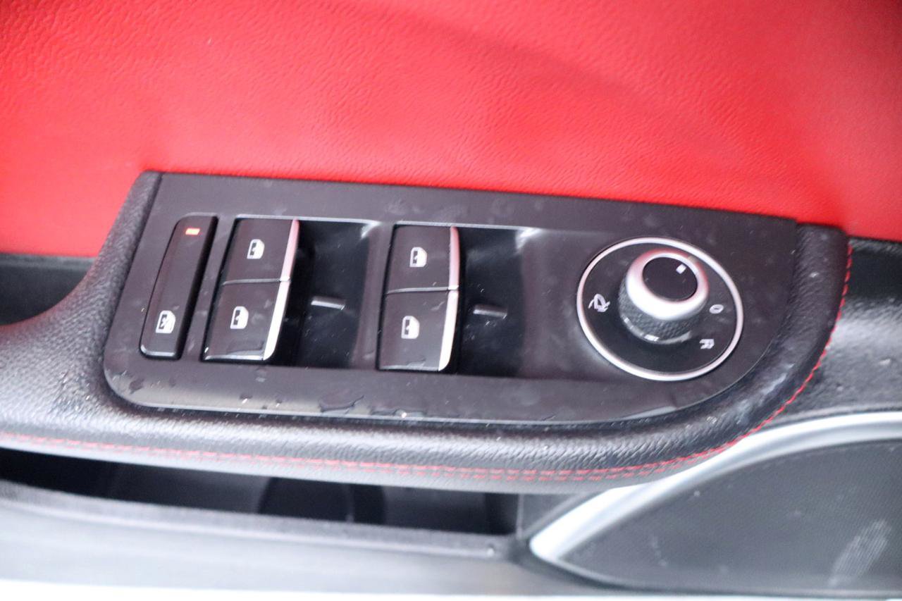 Used 2019 Alfa Romeo Giulia w/ Quick Order Package 22K Sport RWD image 28