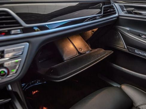Used 2017 BMW 740i RWD image 36