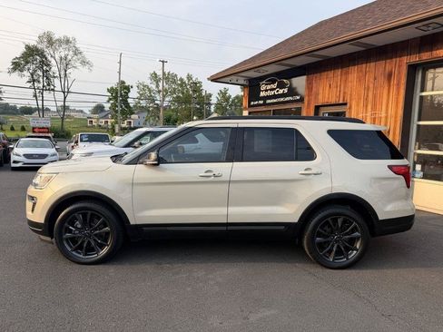 Used 2018 Ford Explorer XLT w/ Equipment Group 202A AWD/4WD image 2