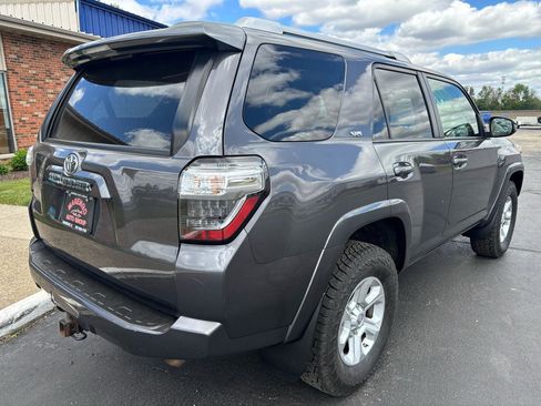 Used 2018 Toyota 4Runner SR5 AWD/4WD image 3