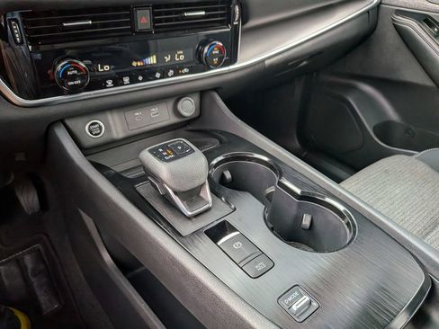 Certified 2022 Nissan Rogue SV FWD image 25