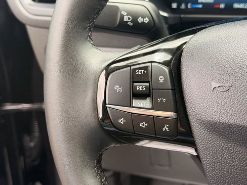 Used 2025 Ford Escape Platinum AWD/4WD image 25