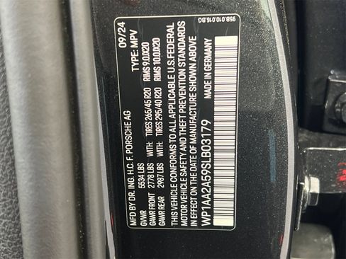 Used 2025 Porsche Macan image 34