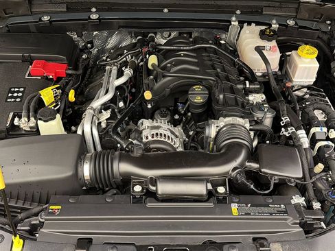 Used 2025 Jeep Gladiator Sport AWD/4WD image 16