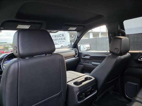 Used 2023 Chevrolet Silverado 1500 High Country w/ Technology Package image 18