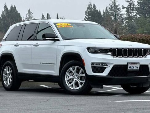 Used 2023 Jeep Grand Cherokee Limited image 2
