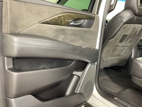 Used 2019 Cadillac Escalade ESV Platinum image 17