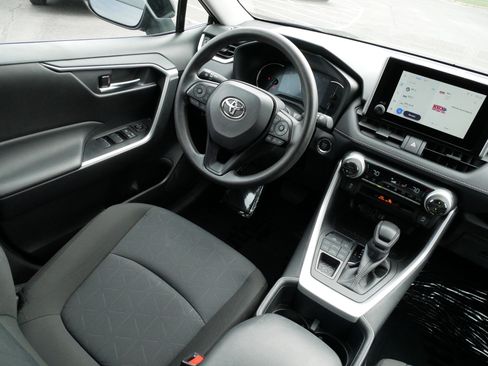 Certified 2025 Toyota RAV4 XLE AWD/4WD image 9