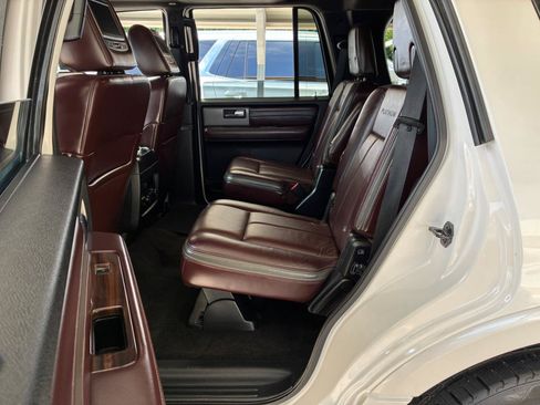 Used 2017 Ford Expedition Platinum RWD image 37