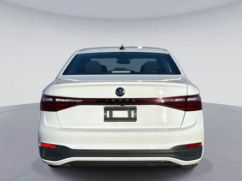 Used 2025 Volkswagen Jetta Sport image 5
