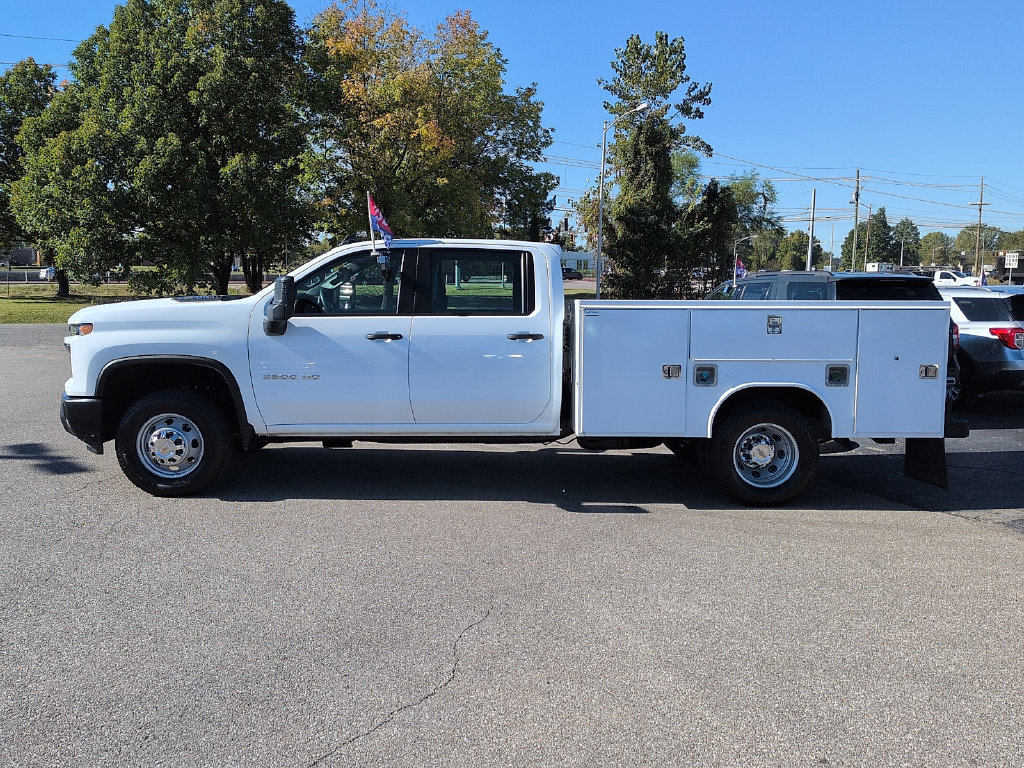 Used 2025 Chevrolet Silverado 3500 W/T AWD/4WD image 4