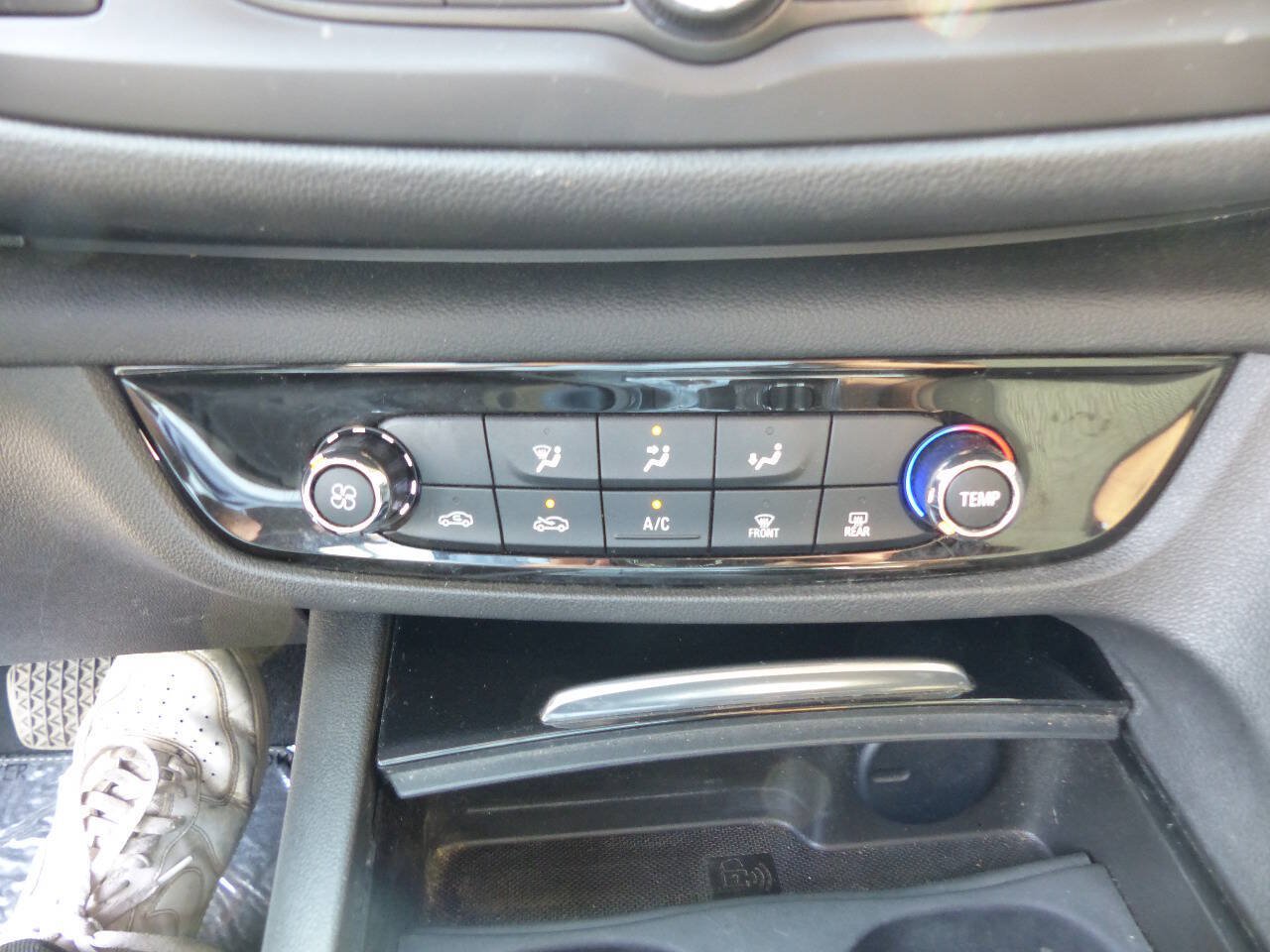 Used 2019 Buick Regal Preferred w/ Driver Confidence Package I FWD image 31