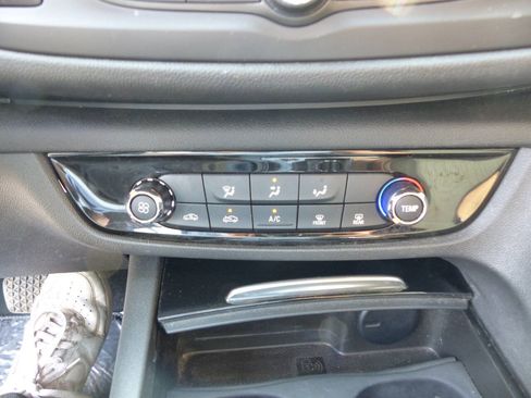 Used 2019 Buick Regal Preferred w/ Driver Confidence Package I FWD image 31