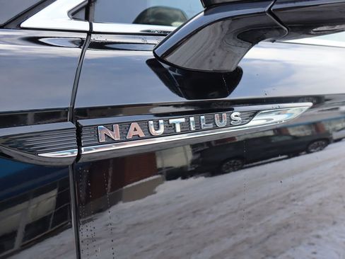 Used 2021 Lincoln Nautilus Reserve w/ Monochromatic Package image 8