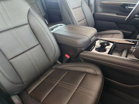 New 2026 Chevrolet Suburban High Country AWD/4WD image 12