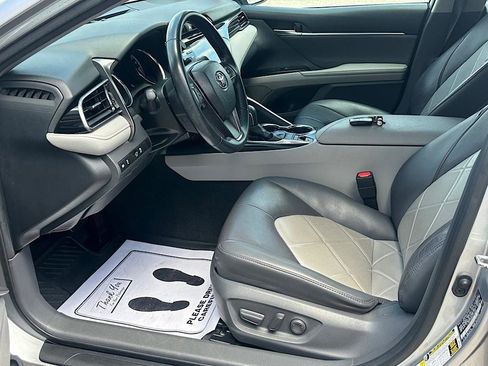 Certified 2019 Toyota Camry XLE FWD image 13