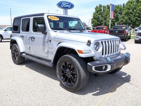 Used 2023 Jeep Wrangler Unlimited Sahara w/ Cold Weather Group AWD/4WD image 7