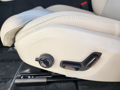 New 2026 Volvo XC60 T8 Ultra w/ Protection Package Premier image 13