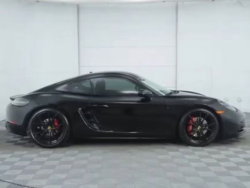 Used 2018 Porsche 718 Cayman GTS RWD image 3