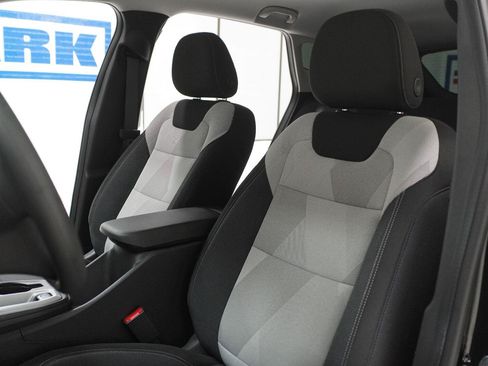 Used 2026 Chevrolet Trax LS w/ LS Convenience Package FWD image 6