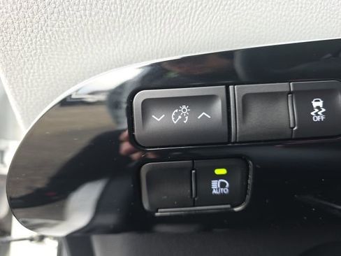 Used 2021 Toyota Prius L Eco image 14