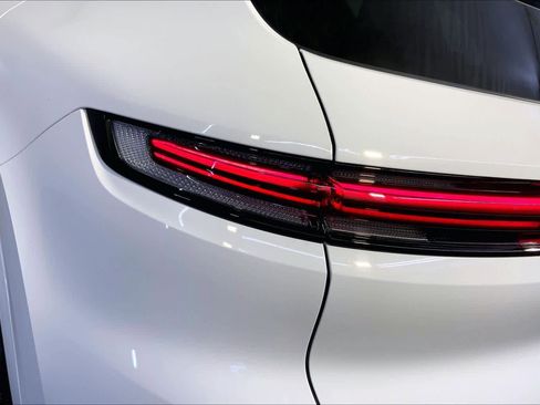 Used 2025 Porsche Cayenne image 30