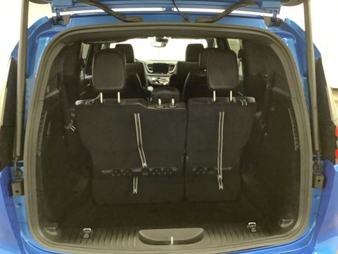 New 2027 Chrysler Pacifica Select FWD image 7