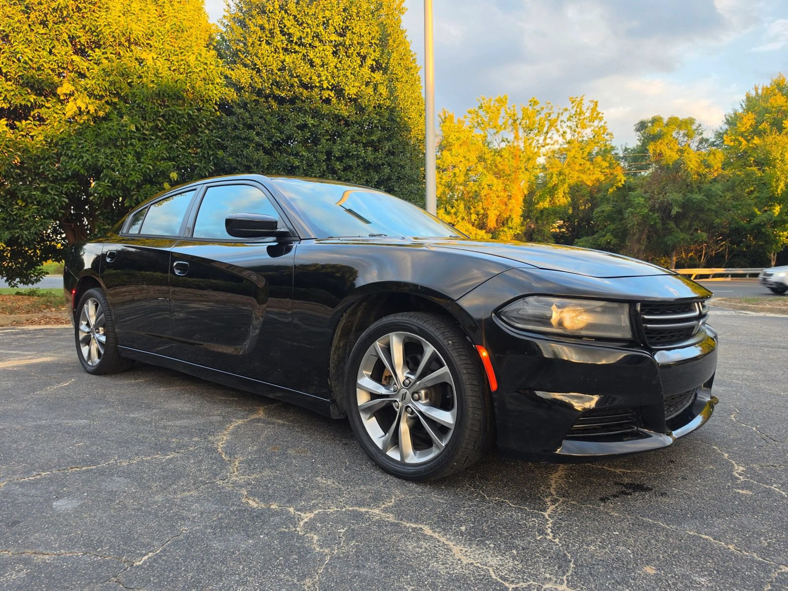 Used 2015 Dodge Charger SE w/ Popular Equipment Group RWD image 2