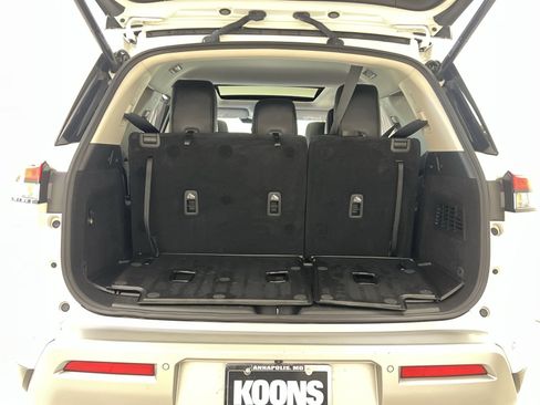 Used 2023 Nissan Pathfinder Platinum image 25