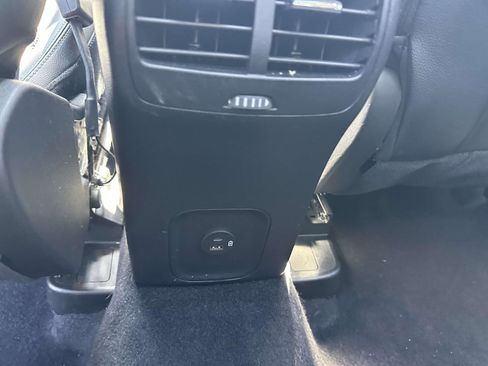 Used 2022 Ford Escape SEL image 11