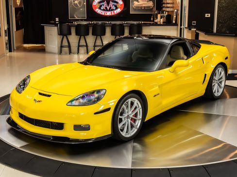 Used 2013 Chevrolet Corvette Z06 w/ 2LZ Preferred Equipment Group RWD image 5