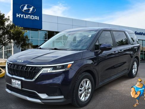 Used 2022 Kia Carnival LX FWD image 1