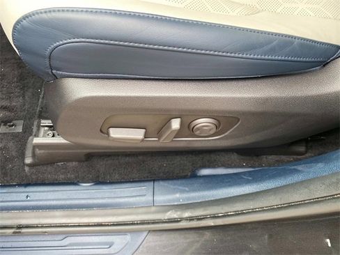 Used 2025 Kia Carnival EX image 15