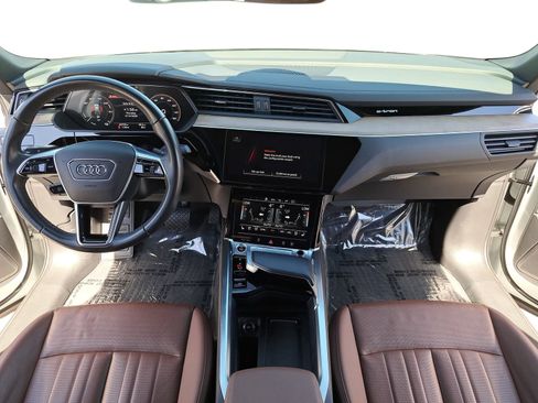 Used 2024 Audi Q8 e-tron Premium Plus image 9