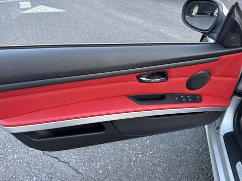 Used 2013 BMW 335i Convertible RWD image 32
